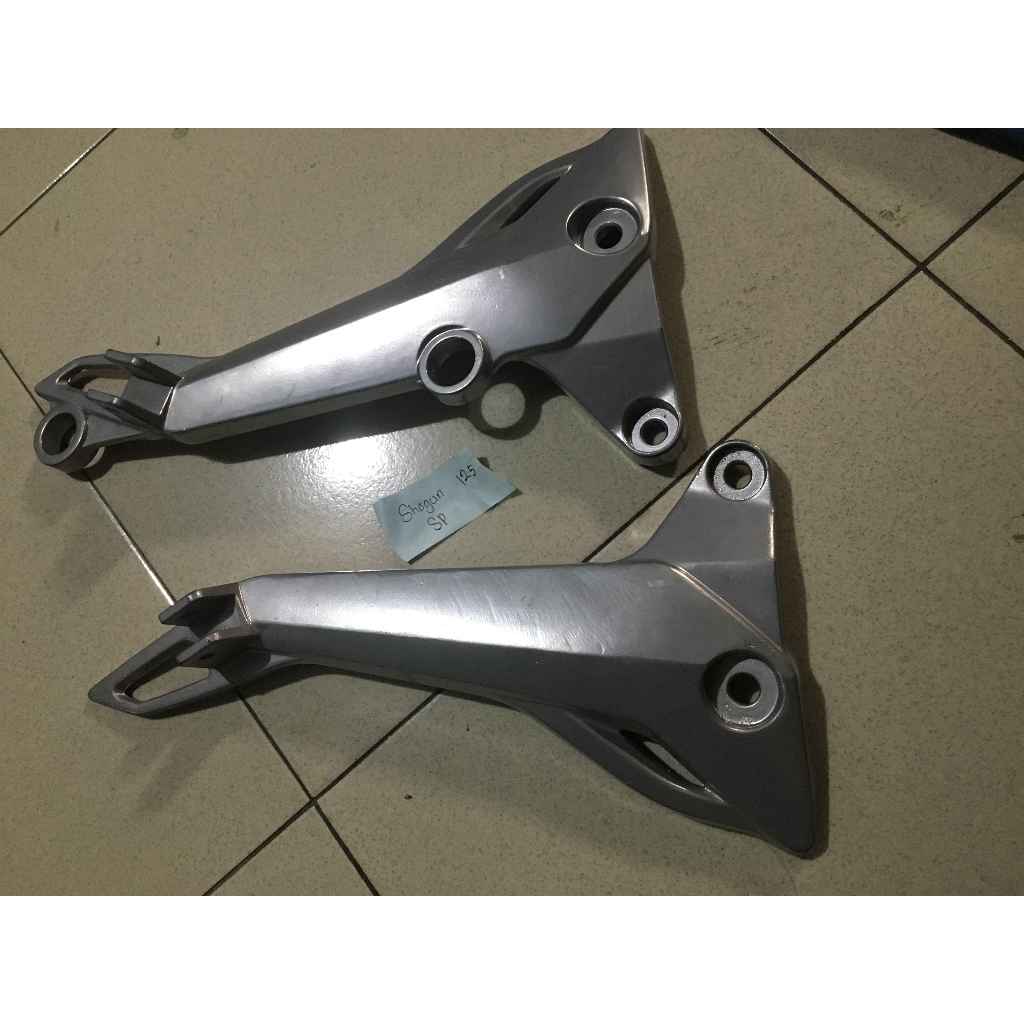 Rear Footstep Braket Footrest Dudukan Footstep Belakang R/L SHOGUN 125 SP UNIVERSAL