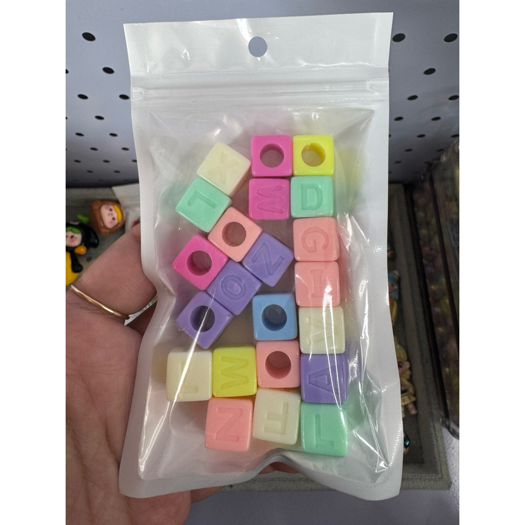 Manik Manik Mote Kotak Huruf Lubang Besar Pastel