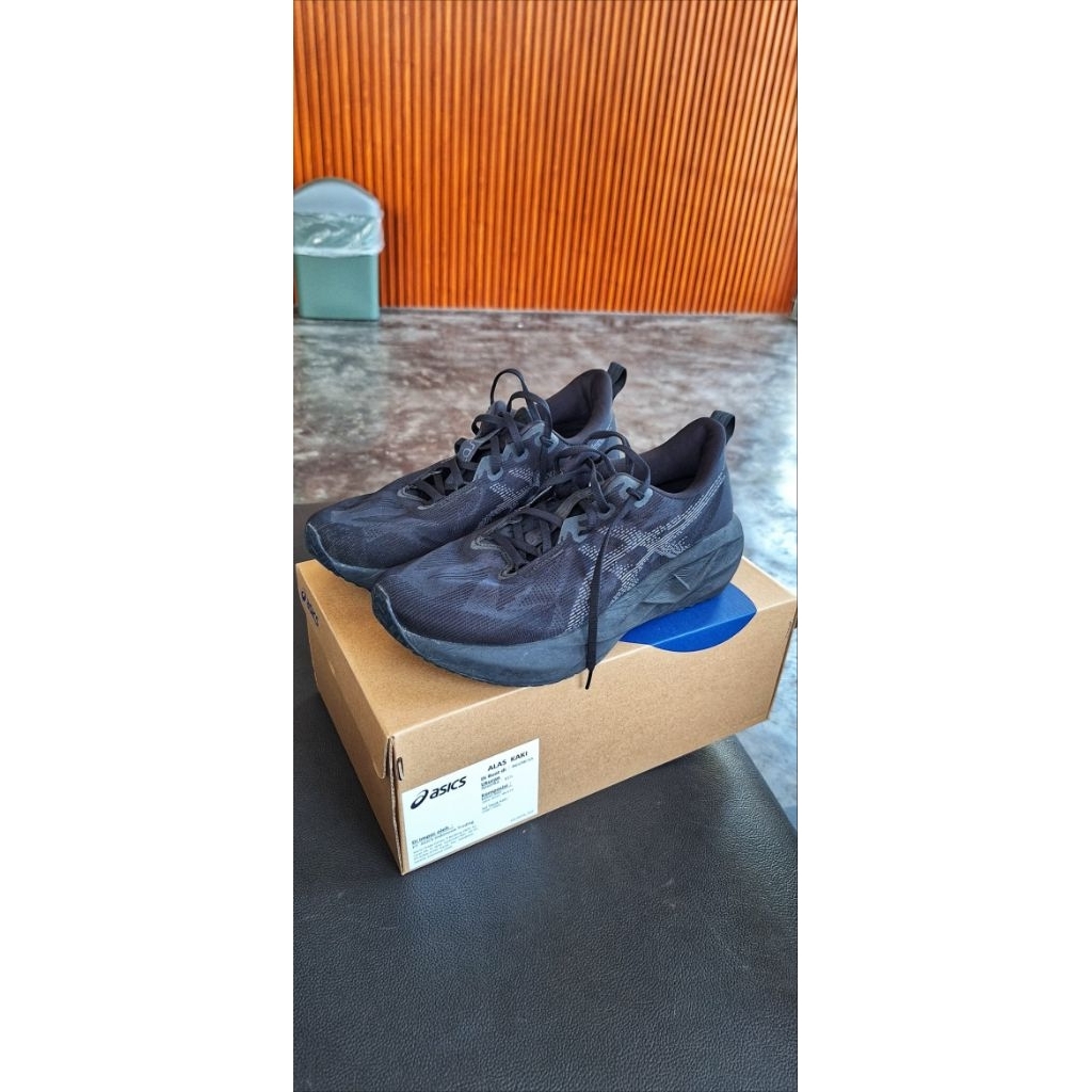 Asics Novablast 5 – Running Shoes Size UE 46 (Second/used 35Km) no minus hampir seperti baru.