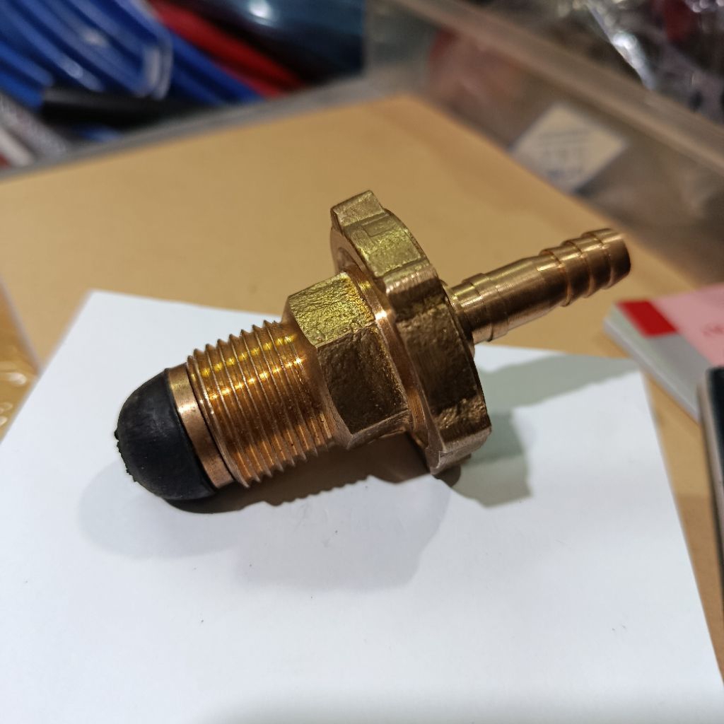 NEPEL BOTOL TABUNG GAS PIGTAIL 3/8"INCH KUNINGAN