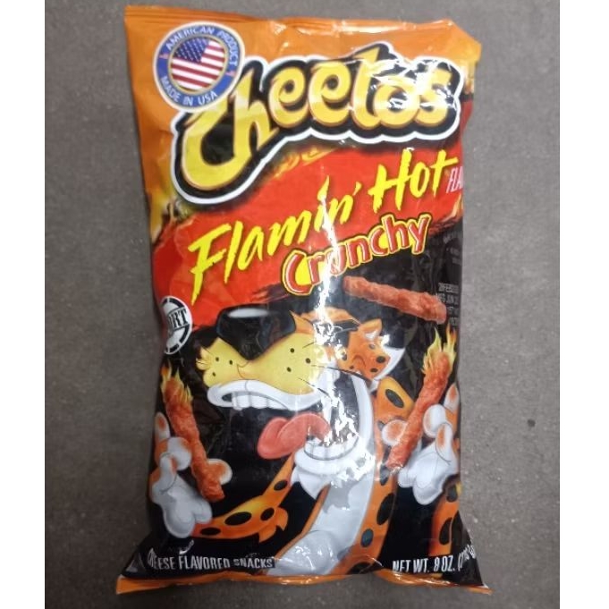 

Chiki cheetos flammin hot import 226gr | makanan ringan