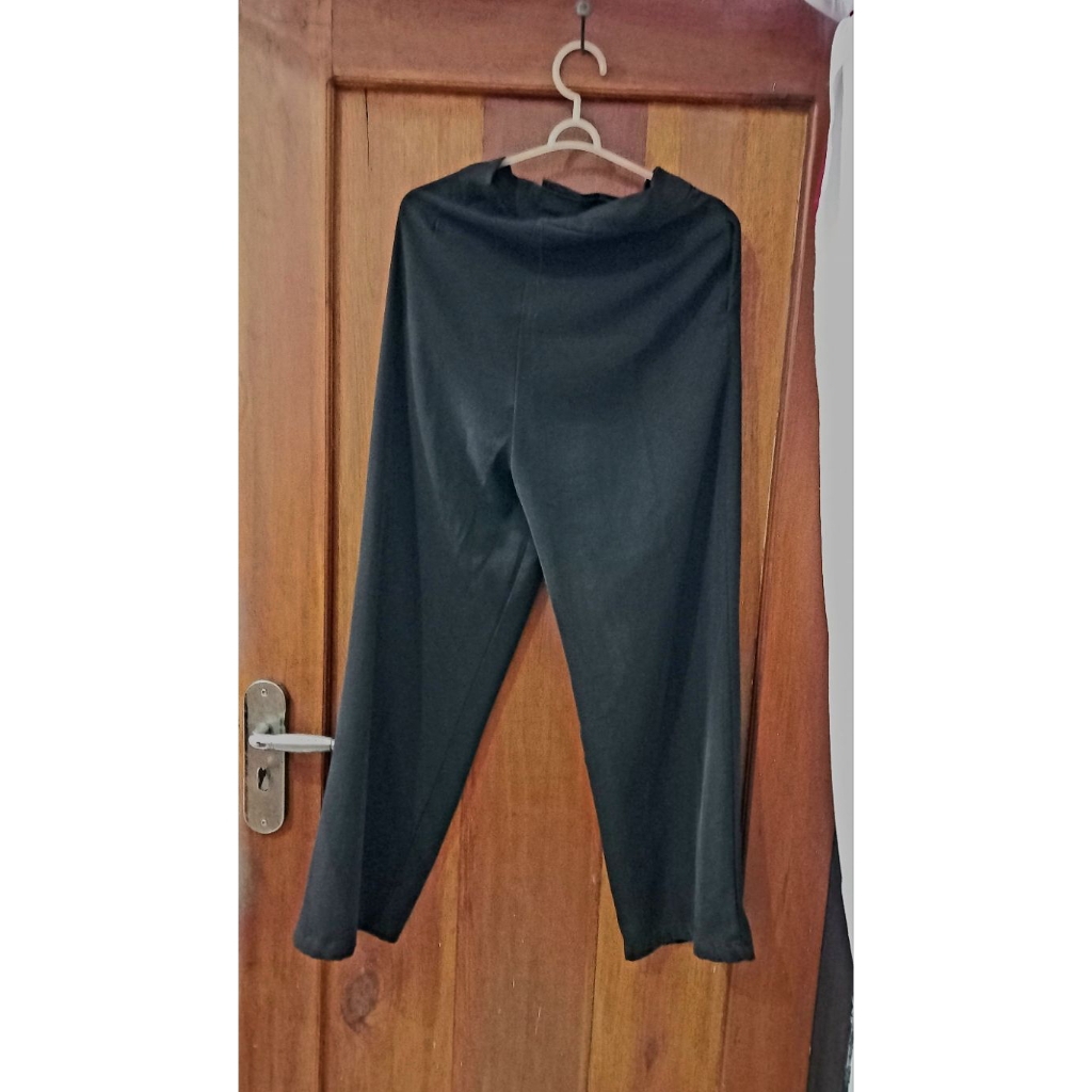 Preloved Celana Kain Hitam Wanita