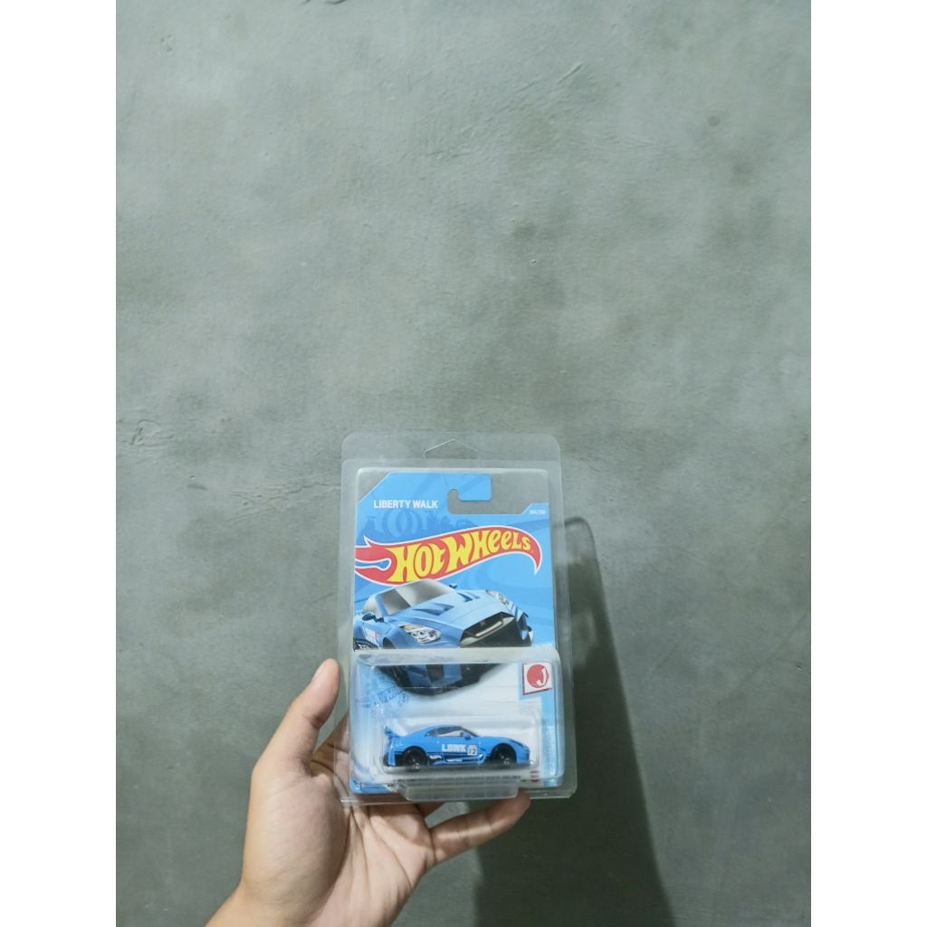 Hotwheels nissan r35 biru lbwk silhouette