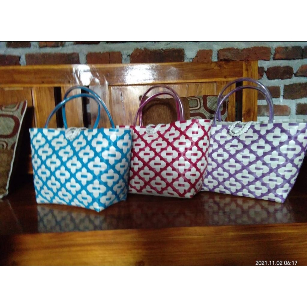 

Tas Anyam Batik Tas souvenir Tas berkat Tas hajatan