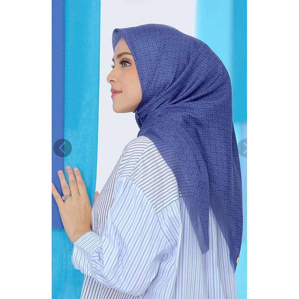 As Is Tapis square Buttonscarves