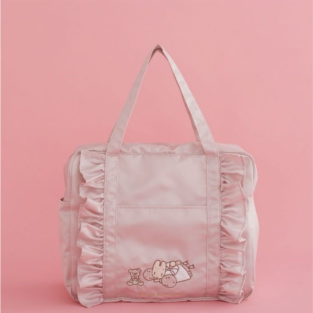 [PREORDER – Maison de FLEUR × Marron Cream] Tas Travel Ruffle Tote Bag 43x36x18 cm