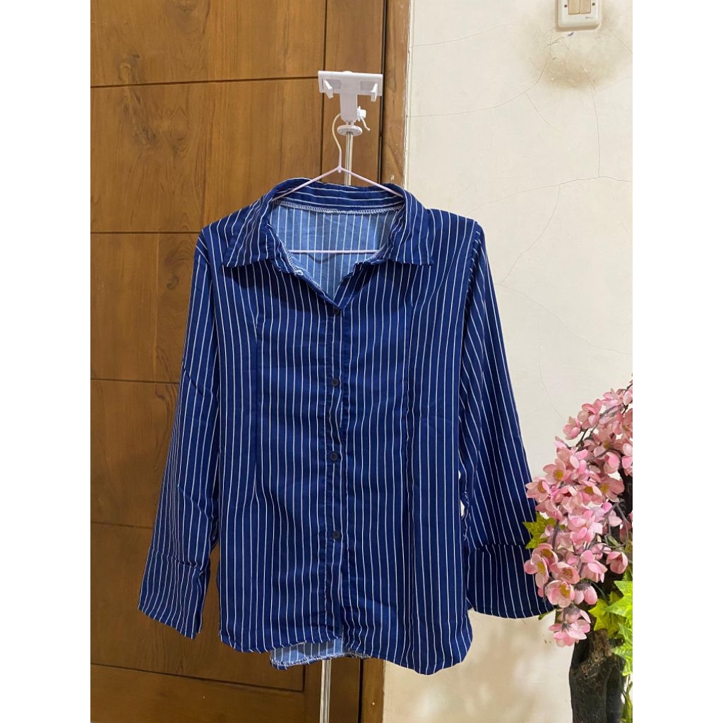 kemeja slim wanita tali garis biru tua
