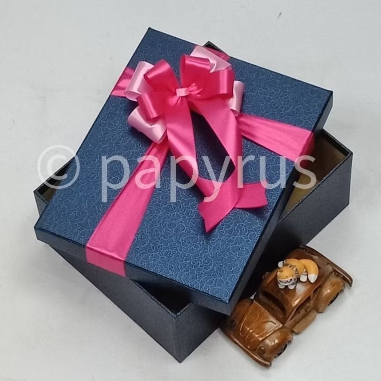 

PAPYRUS 20x25 Tinggi 8cm Kotak Kado Gift Box Hardbox Hampers Hadiah V1