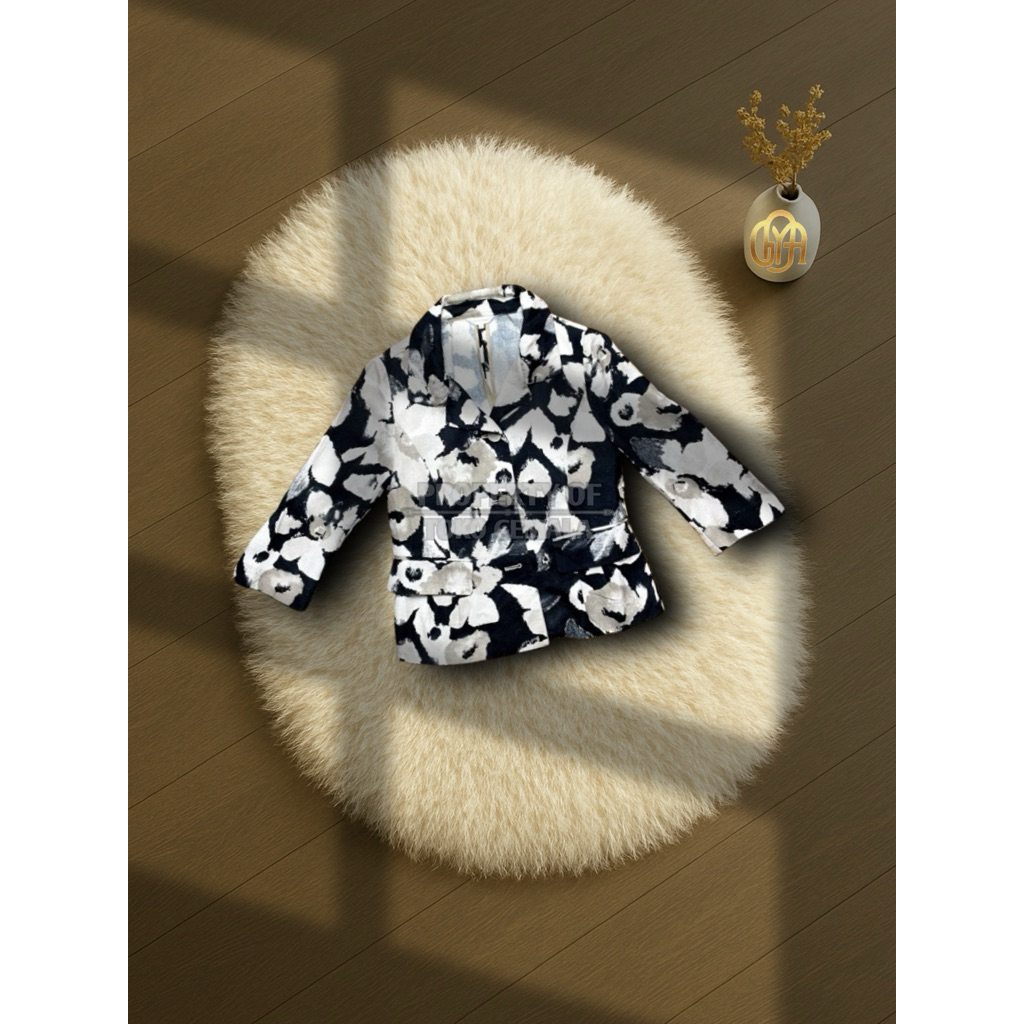 13. Blazer Floral Hitam Putih – Elegan & Unik (Preloved)