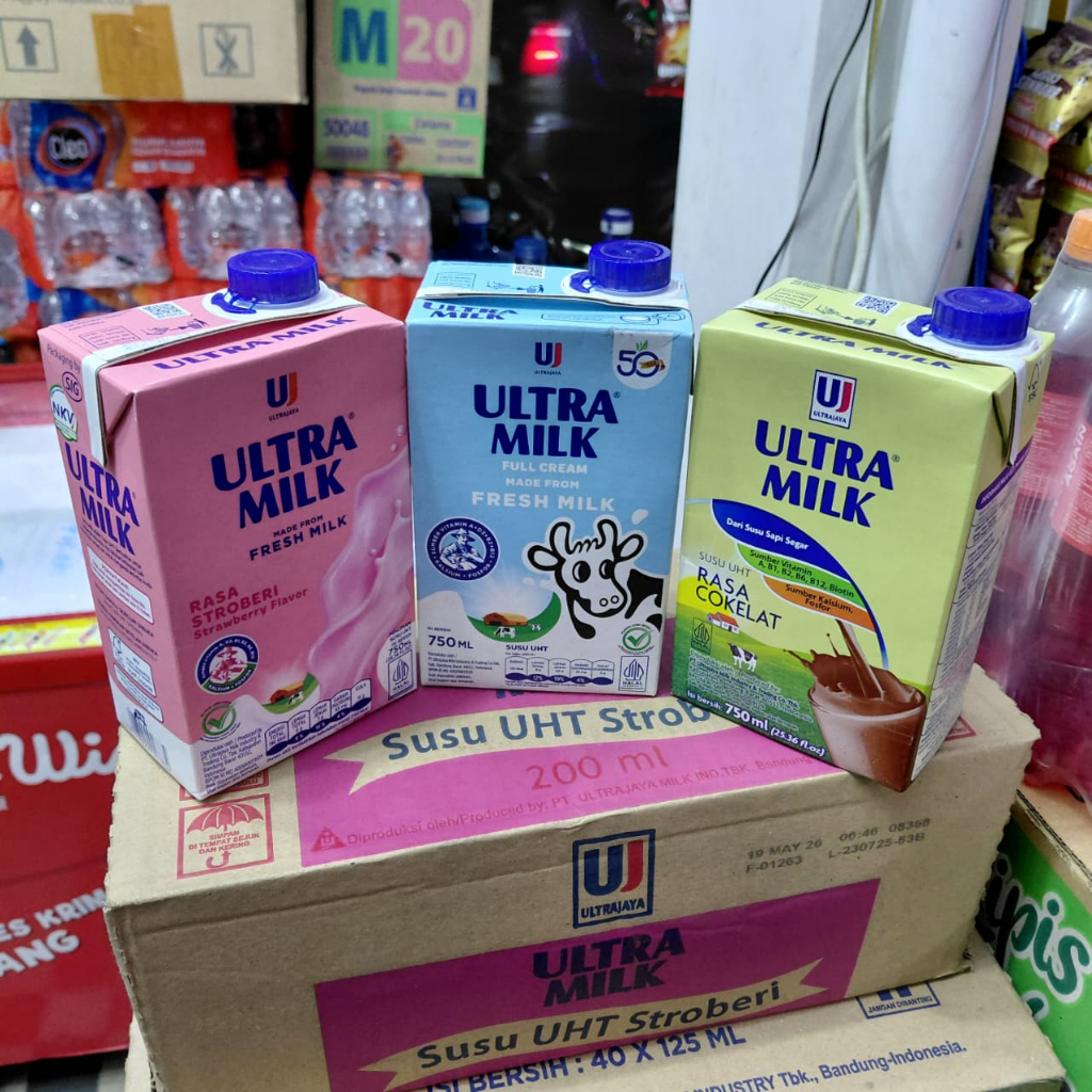 

Ultra Milk UHT 750ml Cokelat Stroberi Full cream