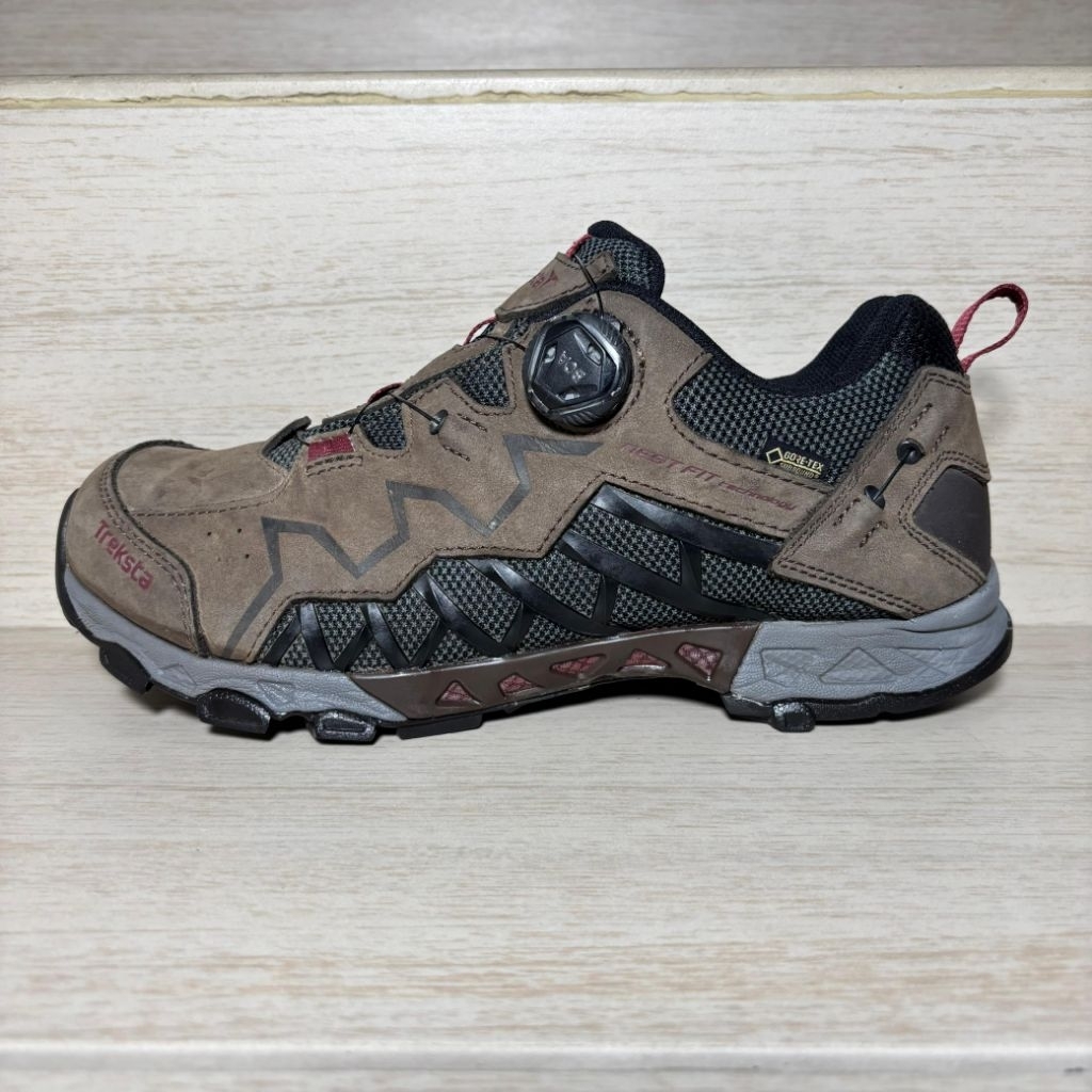 SEPATU OUTDOOR  TREKKING HIKING & RUNNING TREKSTA BOA SYSTEM / TALI PUTAR SECOND ORIGINAL  [ MURAH ]