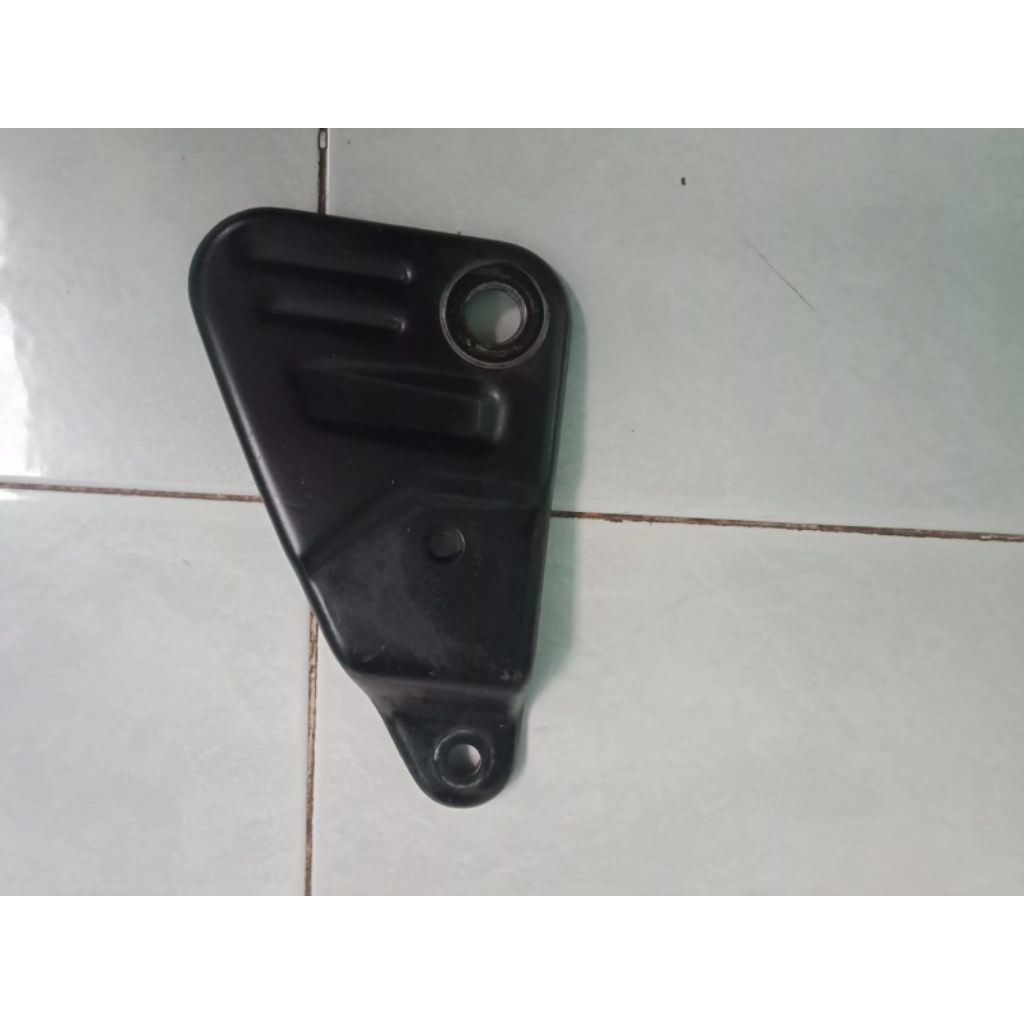 dudukan knalpot revo absolute original