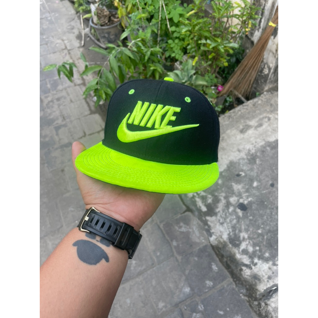 preloved snapback nike visor stabilo original