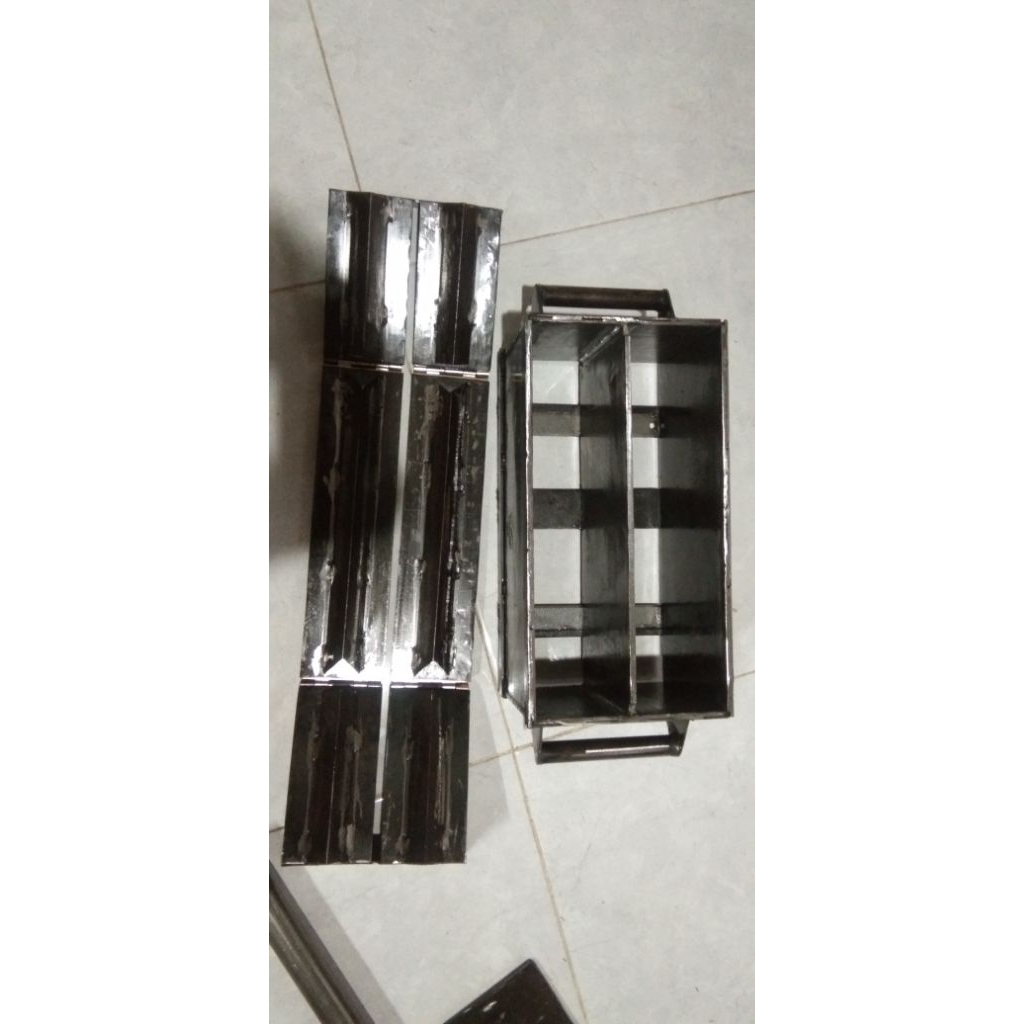 cetakan batako engsel double ukuran 30x15x10cm