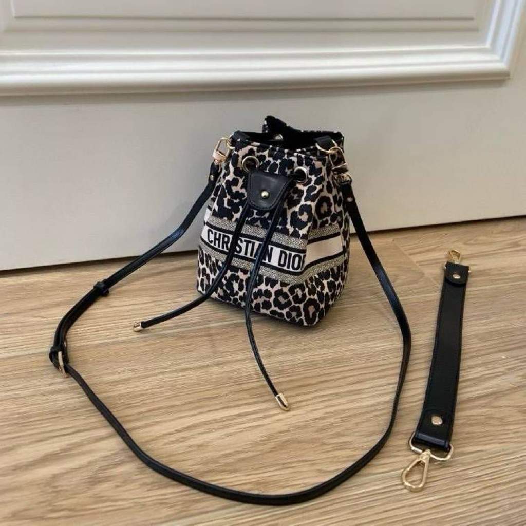 

tas bucket vip gift leopard