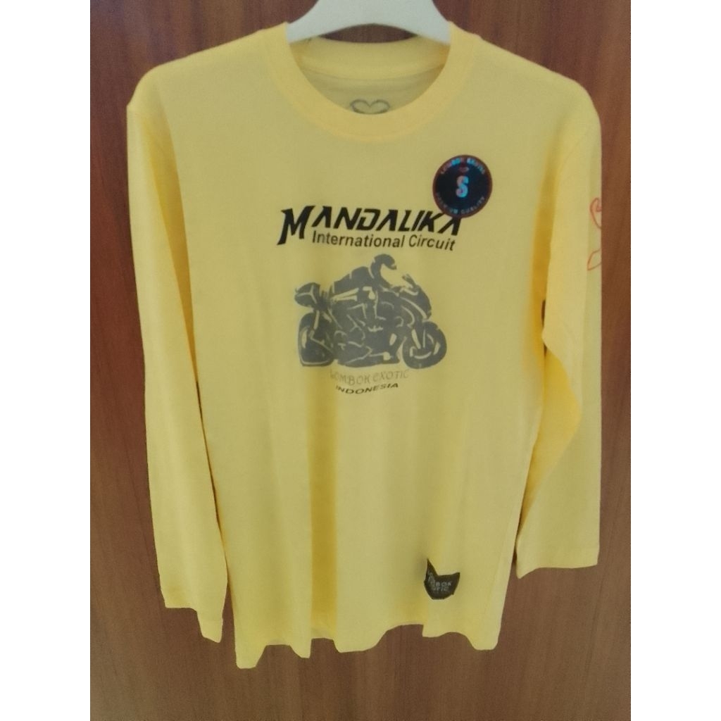 Kaos lombok exotic lengan panjang mandalika