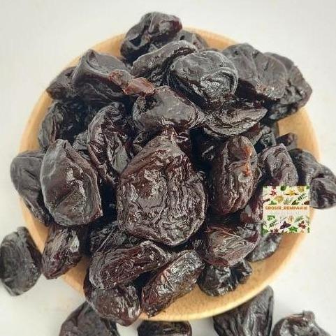 

Prrunes pitted / plum kering / dried pitted plum
