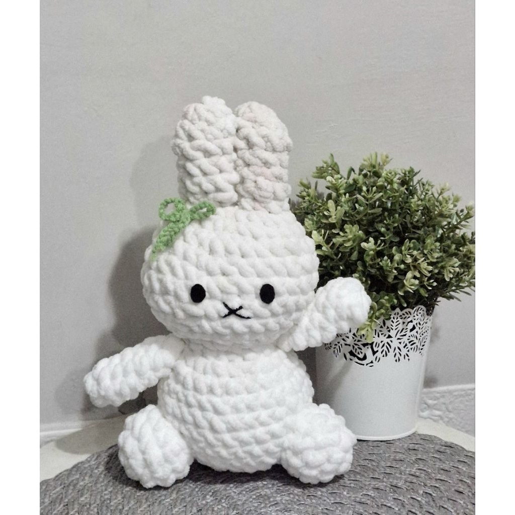 BONEKA MIFFY KELINCI RAJUT BESAR DENGAN PITA~~