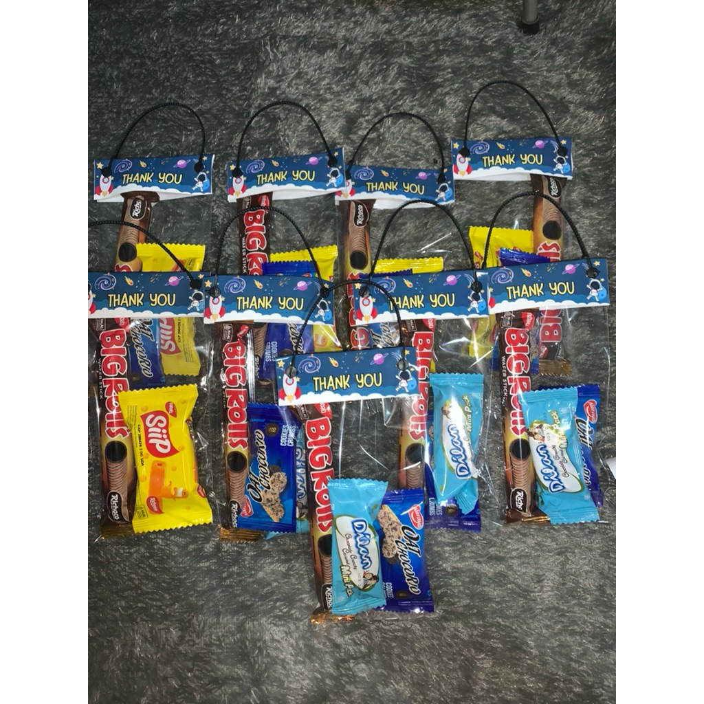 

RSTOREGALERY Snak Pack Mini ||Parcel Mini||Bingkisan ulang tahun || Bingkisan Wisuda Simple