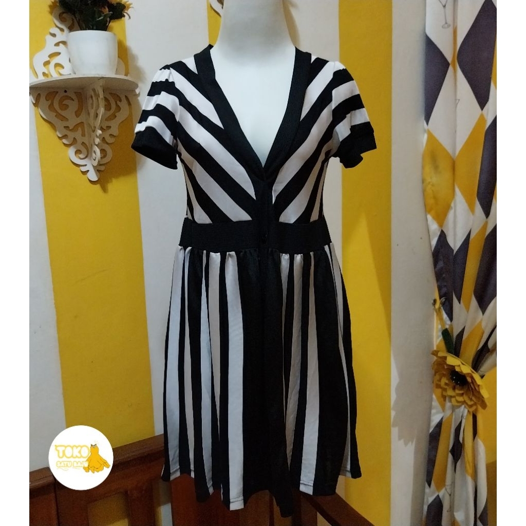 outer hitam putih rajut