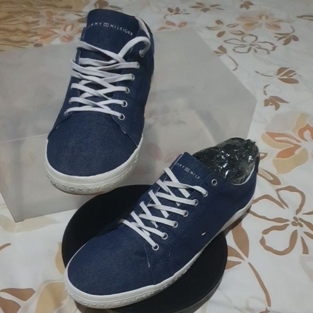 sepatu second tomy Tommy Hilfiger casual sneakers muluzz