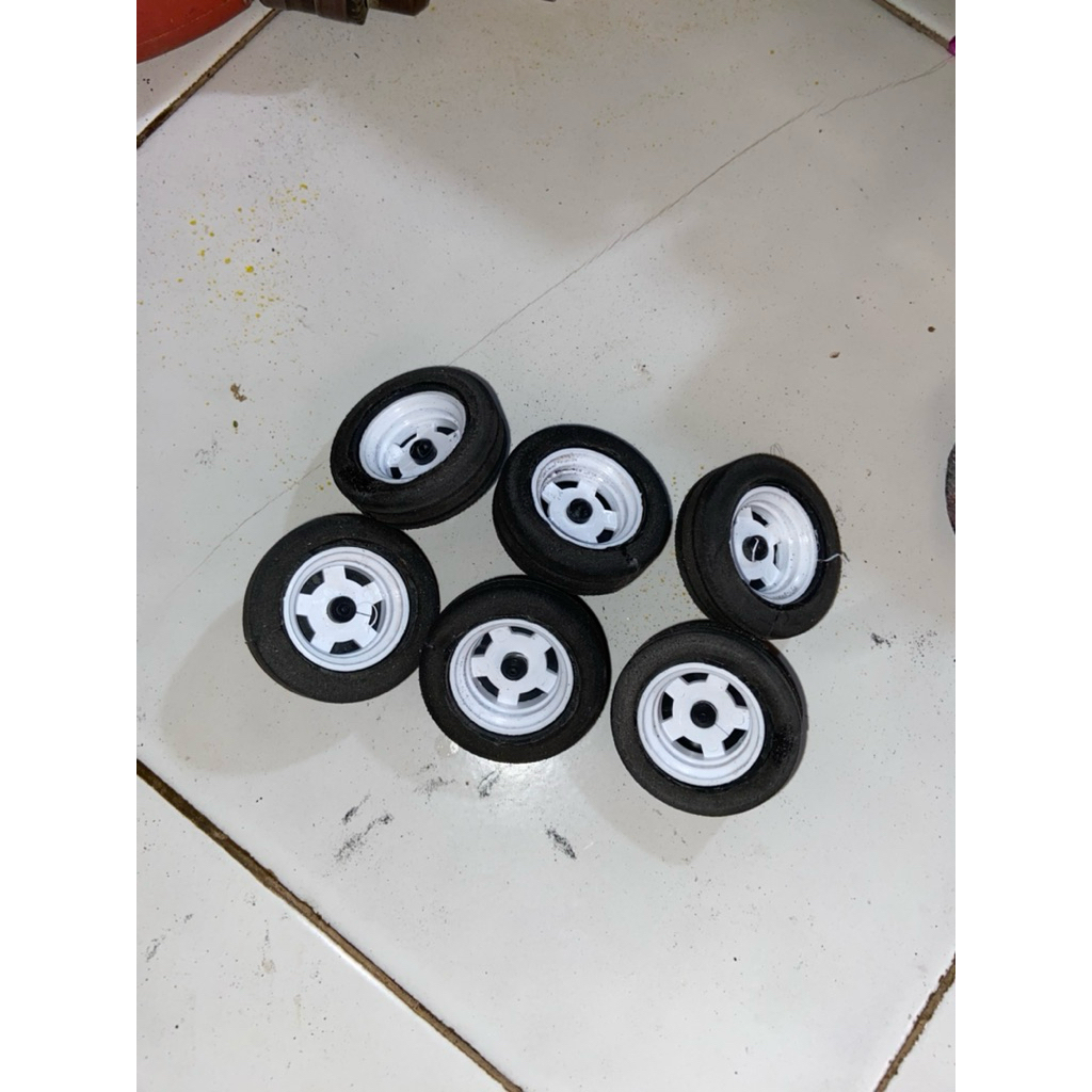 6 BIJI/PCS BAN KARET MINIATUR TRUK PLASTIK