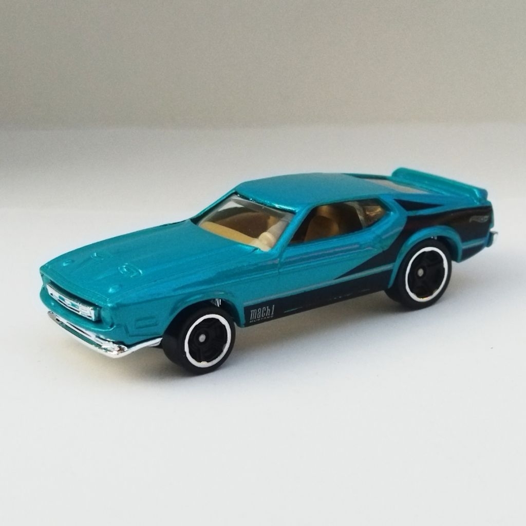 Hot Wheels 71 Mustang Mach 1 dan Mustang Boss 351