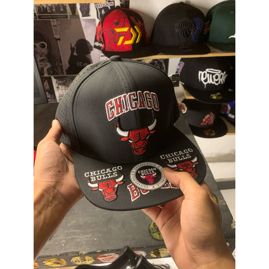 Topi Chicago Buls Black Reds