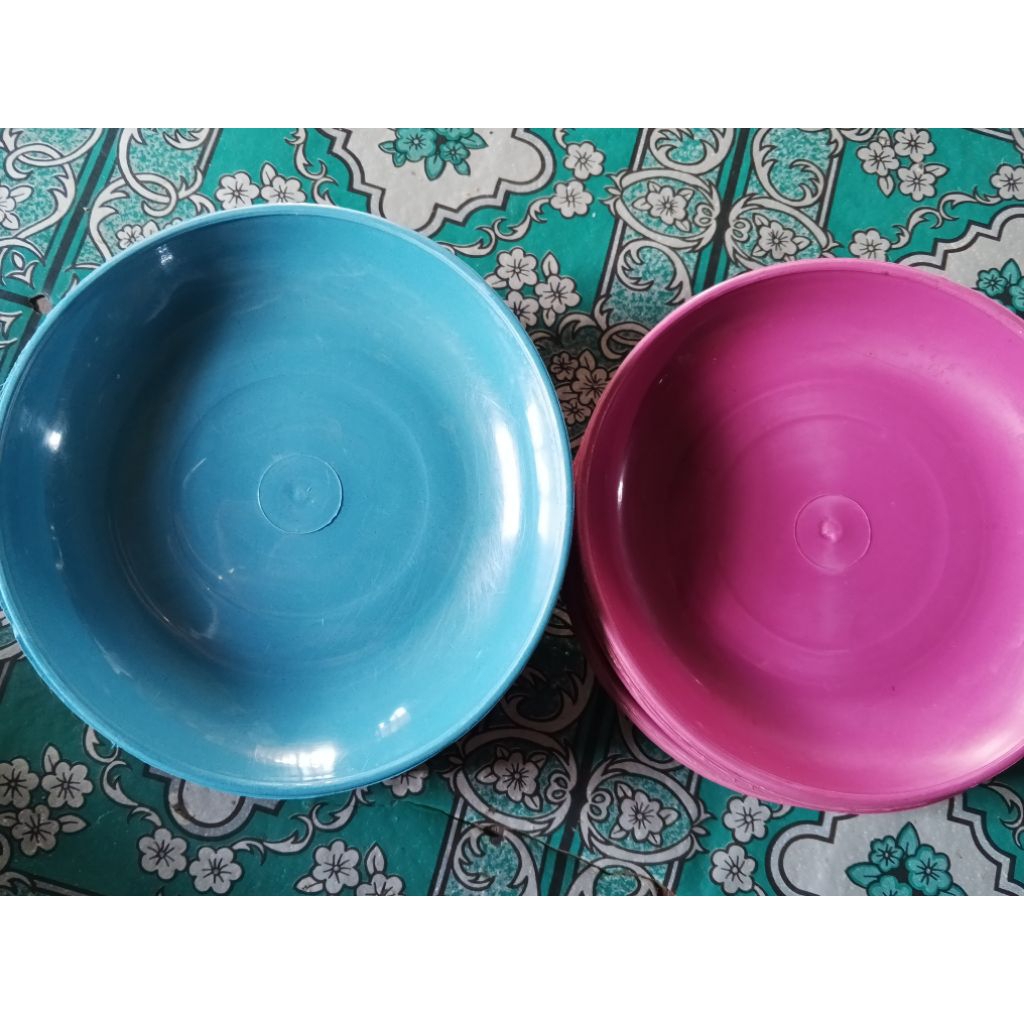 piring plastik kecil