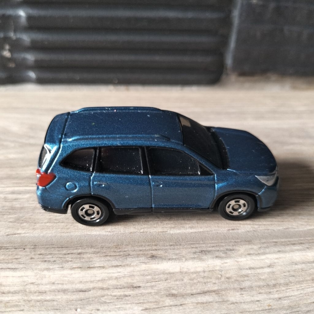 Diecast Tomica Subaru Forester