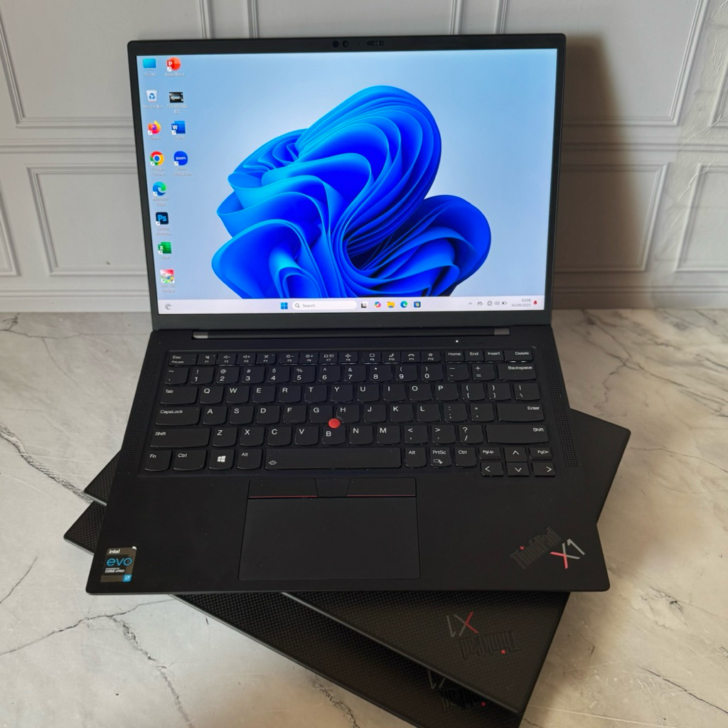 LAPTOP LENOVO X1 CARBON 7th,9th i7 GEN11  2k/4K RAM 16GB NVME 256GB, 512GB, 1TB SIAP PAKAI BERGARANS