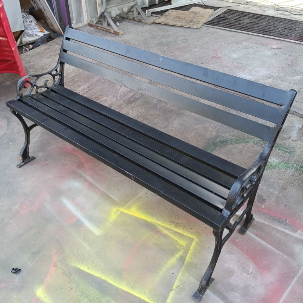 KURSI TAMAN BESI COR