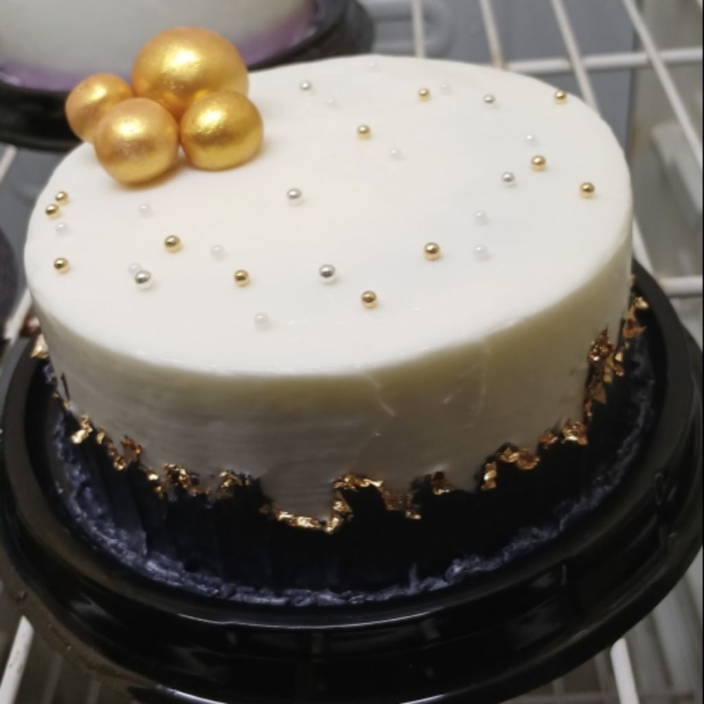 

mini cake Black forest motif Black gold