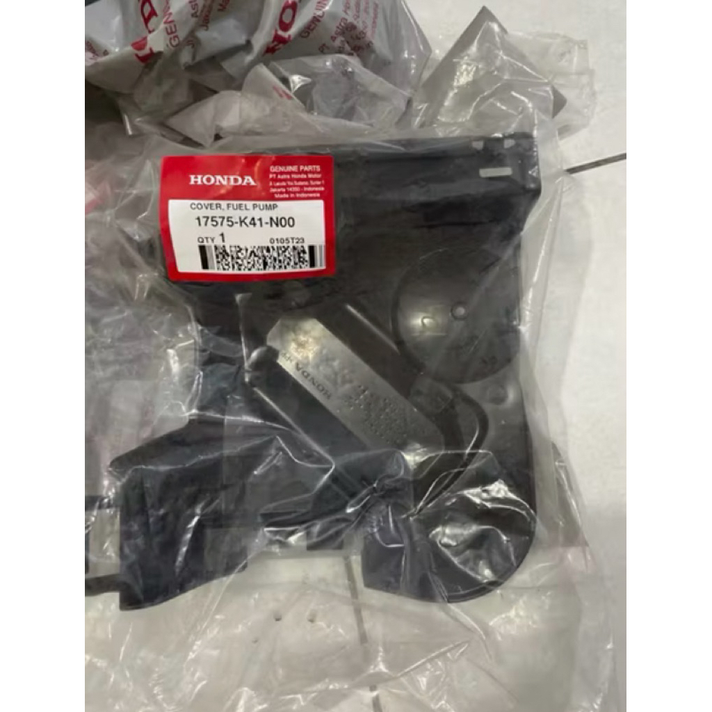 17575K41N00 Cover  Fuel Pump Honda Supra X 125 FI New 17575-k41-n00