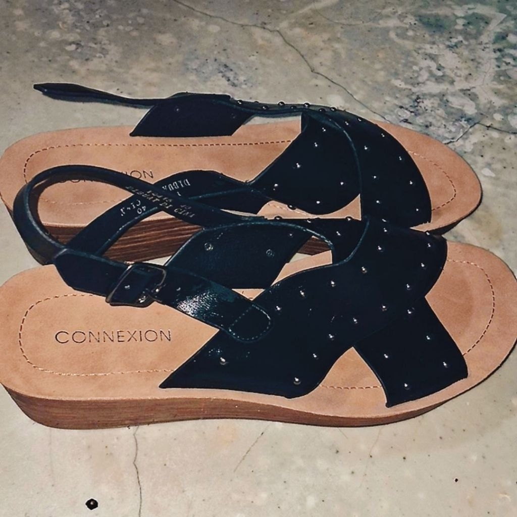 Preloved original sandal connexion/sepatu sandal connexion/shoes connexion/sandal model silang/sanda