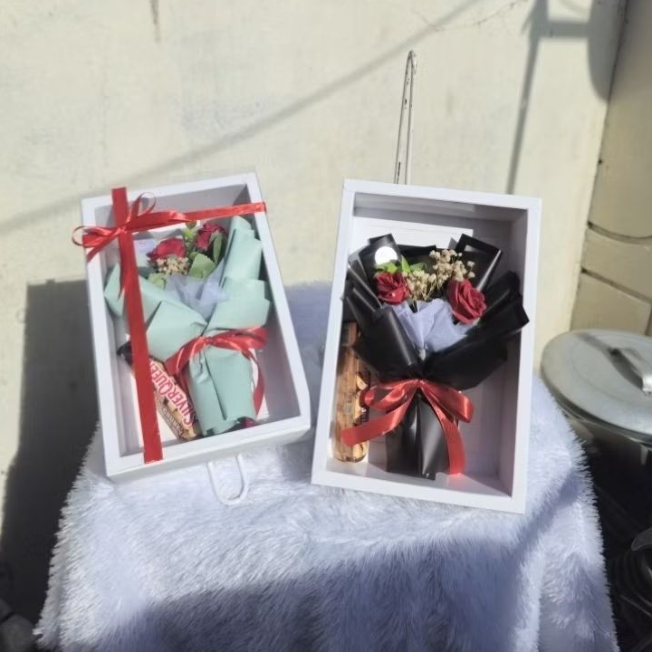 

(READY) GIFT BOX ROSE'S & CHOCO BY HASTA POETRY, Cocok untuk hadiah wisuda, anniversary, birthday, dll