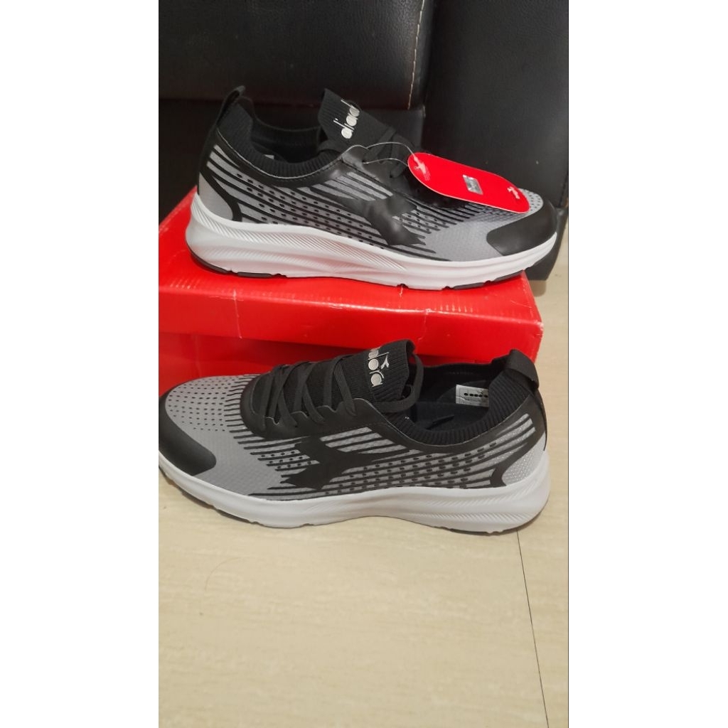 sepatu Diadora slip on sz 43