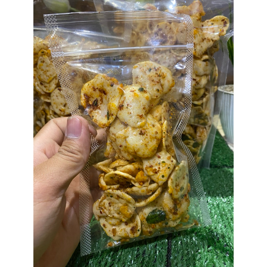 

Kerupuk Seblak Rasa Cabe Merah Renyah Gurih 55gr