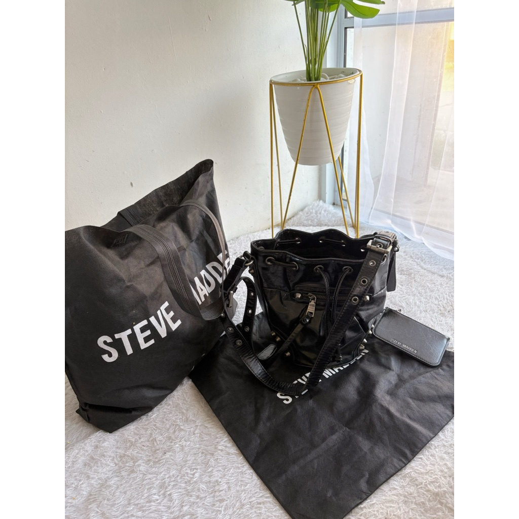 (PRELOVED)STEVE MADDEN  Tas - STEVE MADDEN BVALLY patent Leather bucket Bag