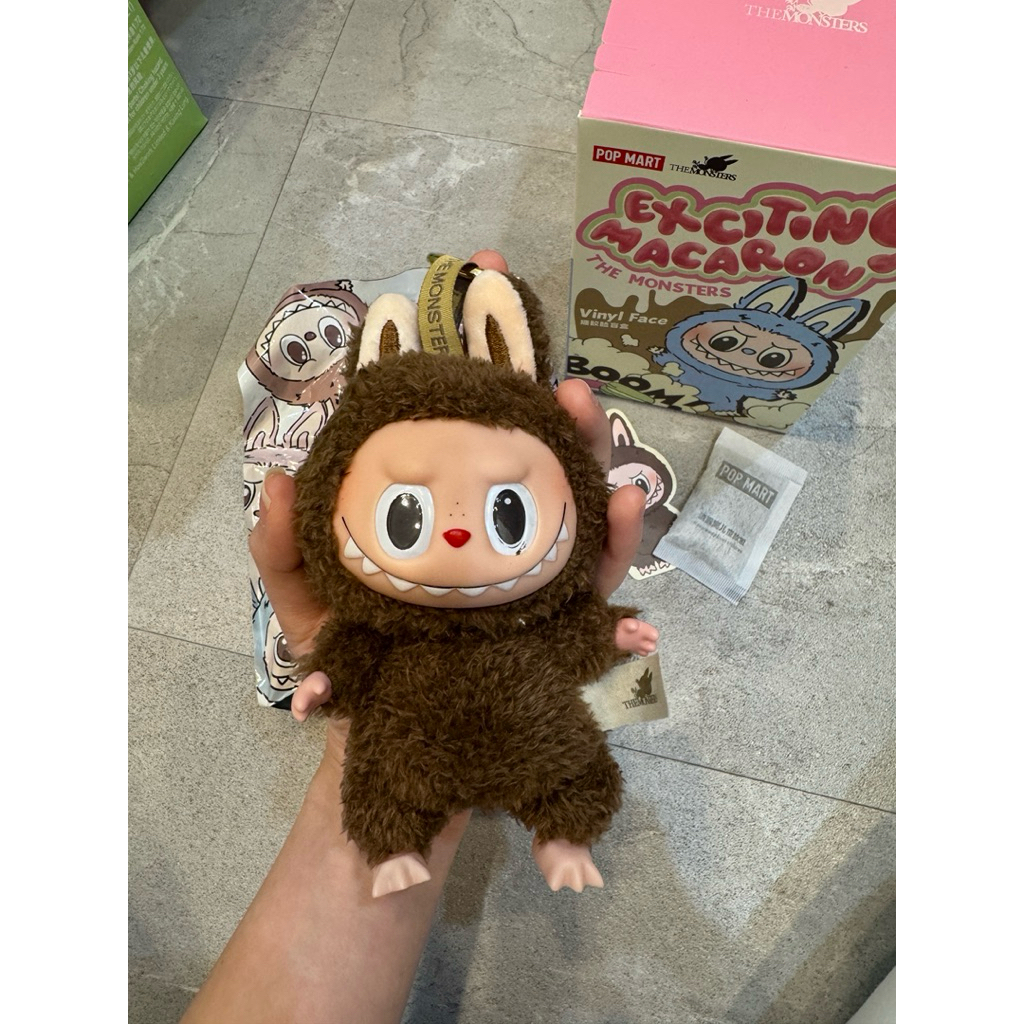 Labubu Exciting Macaron V1   Chestnut Secret Limited Edition Rare - Coklat Tua Warna Milo Lisa Black