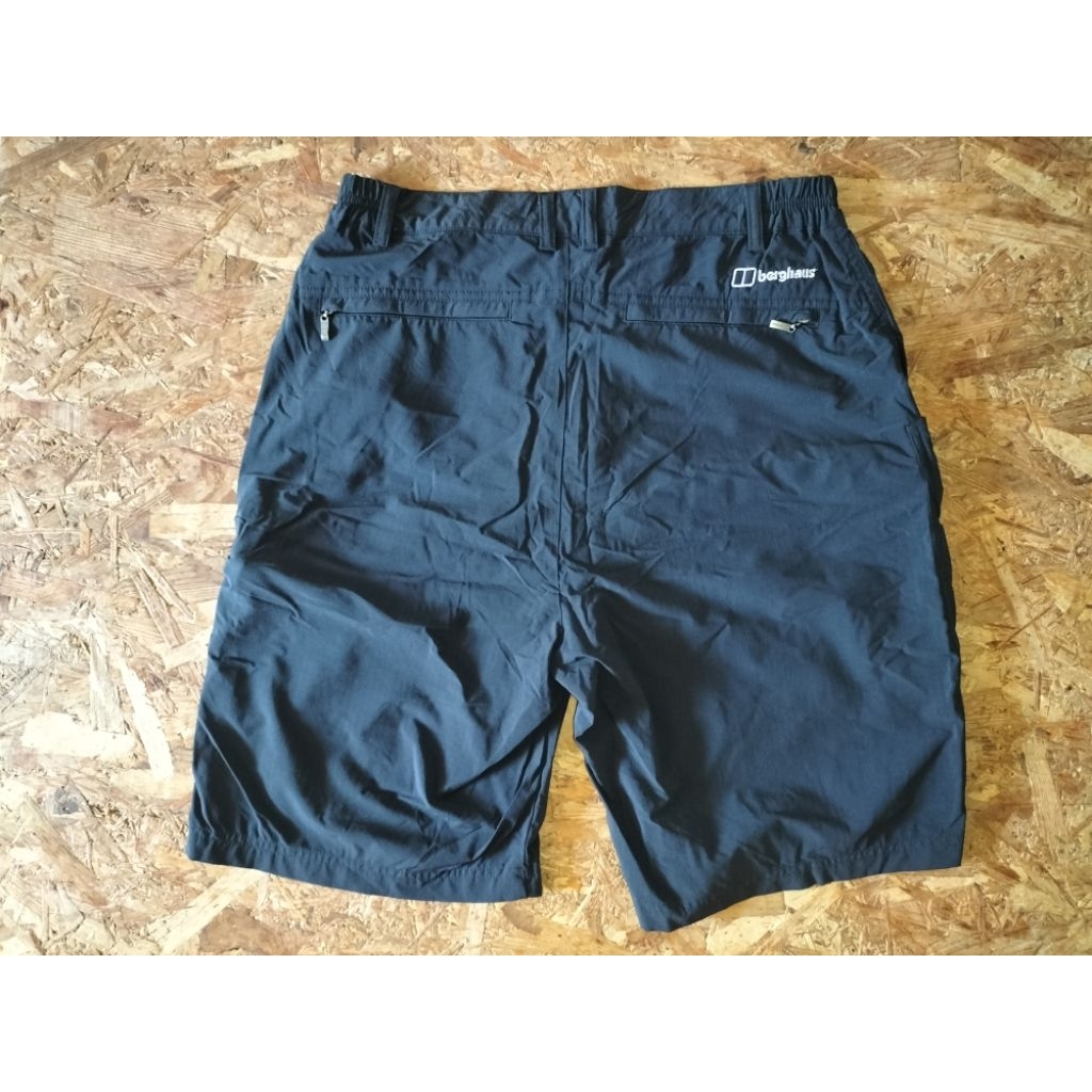 celana pendek berghaus