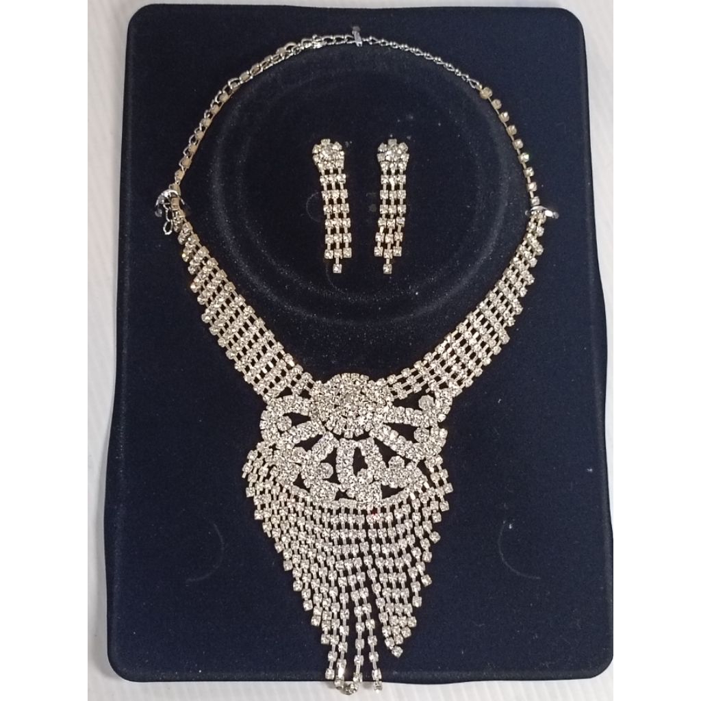 Set Perhiasan Permata Imitasi (B)