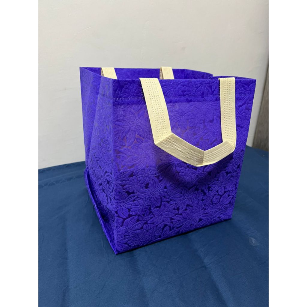 

TERLARIS (ISI 1 PACK = 60 PCS) Tas Hajatan Goodiebag Full Embos 22x22 cm / Tas Nasi Box / Tas Spunbond / Tas Belanja