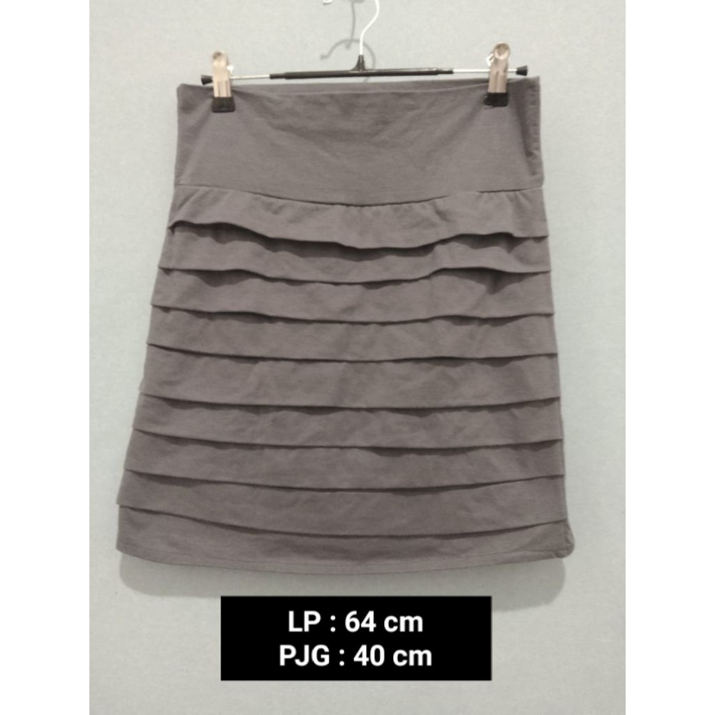 Rok Pendek Grey Salur Samping Preloved