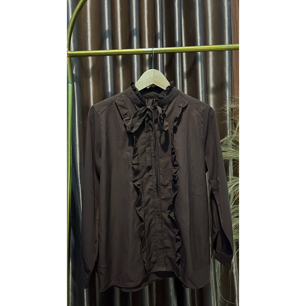 Kemeja ruffle warna coklat mahogany