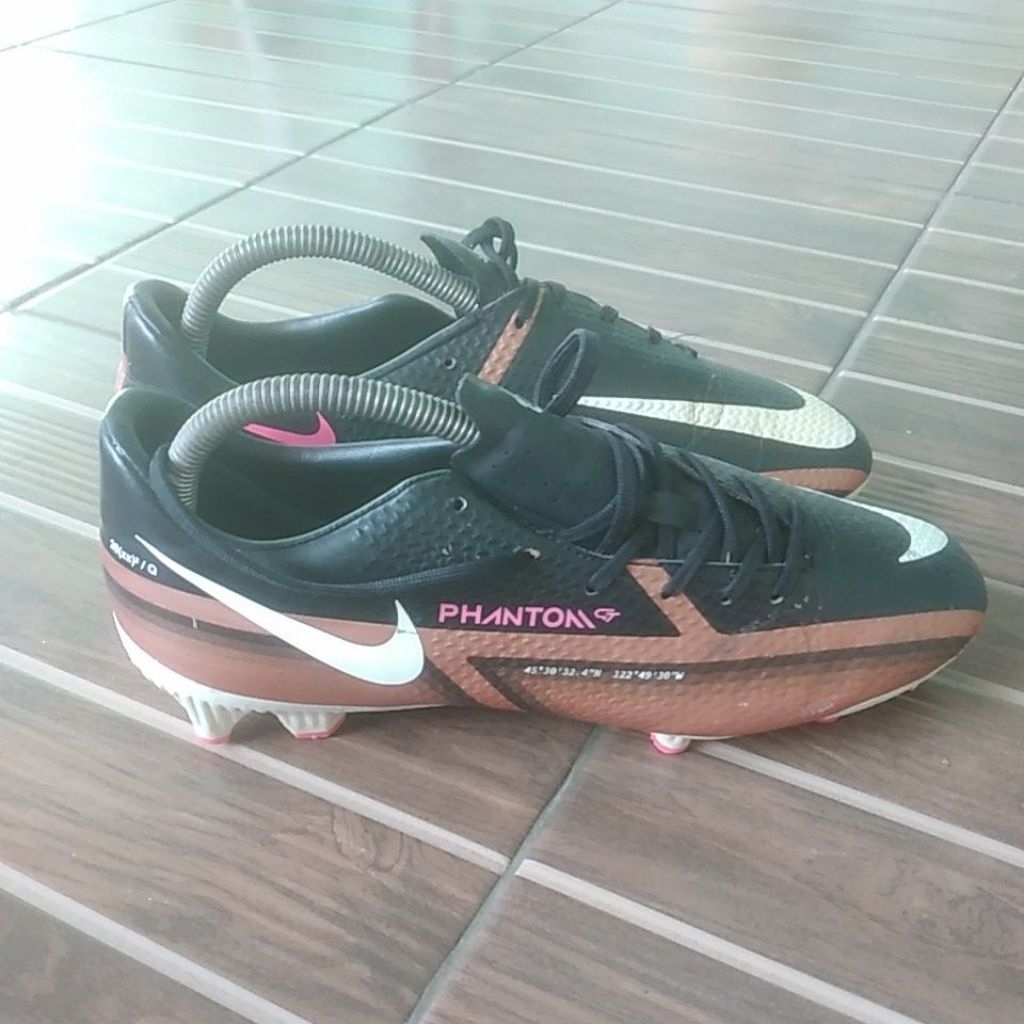 sepatu bola bekas dewasa