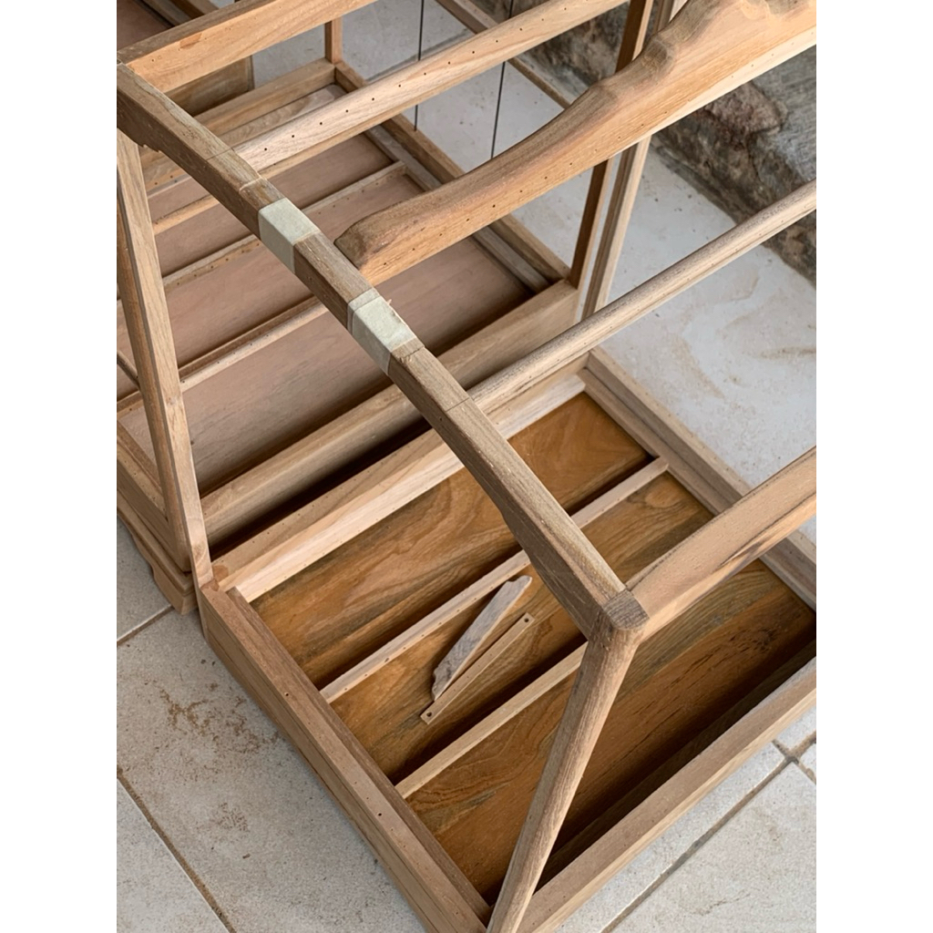 SANGKAR MENTAHAN & AMBRUKAN