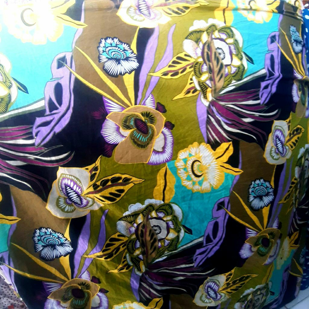 KAIN KATUN PARIS MOTIF BUNGA BESAR SISA GARMENT - KAIN KATUN MOTIF KEMBANG BESAR HARGA/0,5M