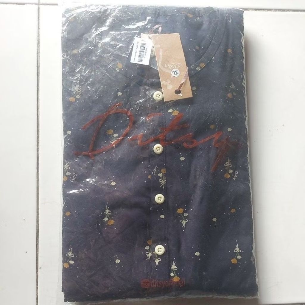 Ditsy Eira midnight blue size XL ready