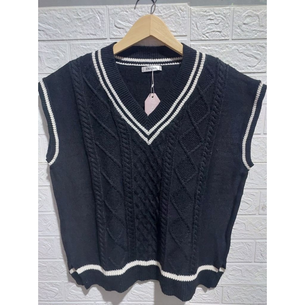 INGNI VEST / ROMPI RAJUT KEPANG HITAM